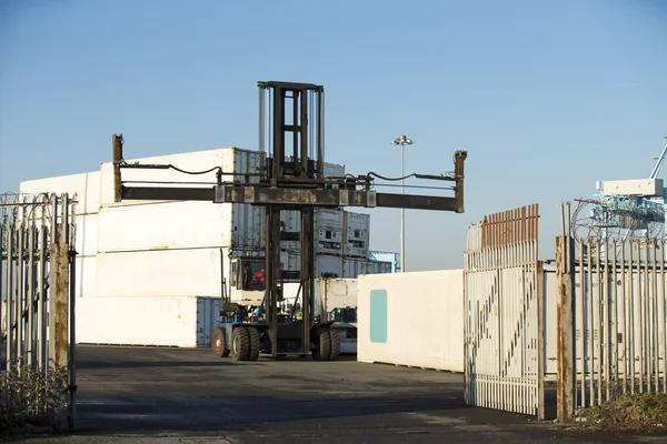 Why Businesses Depend on a Reliable Toronto Trucking Company